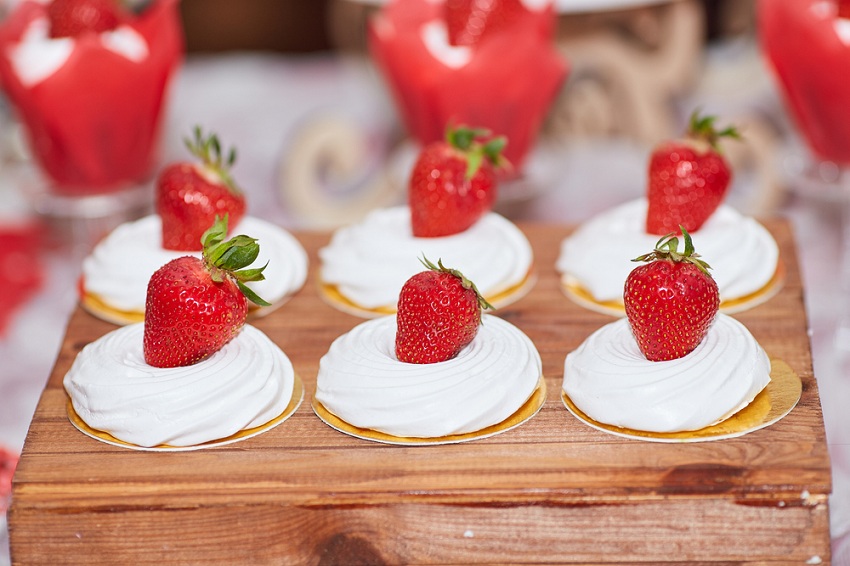 meringue cakes decorated with fresh berries Let's get Married